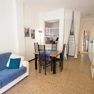 Appartamento Bilocale Con Giardino Terrazzato Comodo Al Mare, Varazze