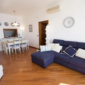 Appartamento Splendido Fronte Mare Con Box Doppio, Varazze