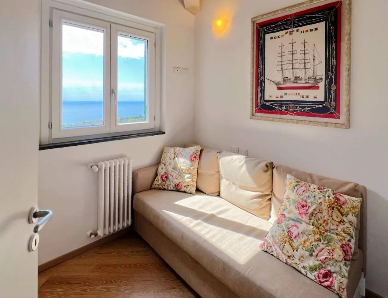Luminosa Mansarda Con Vista Mare Apartment Varazze