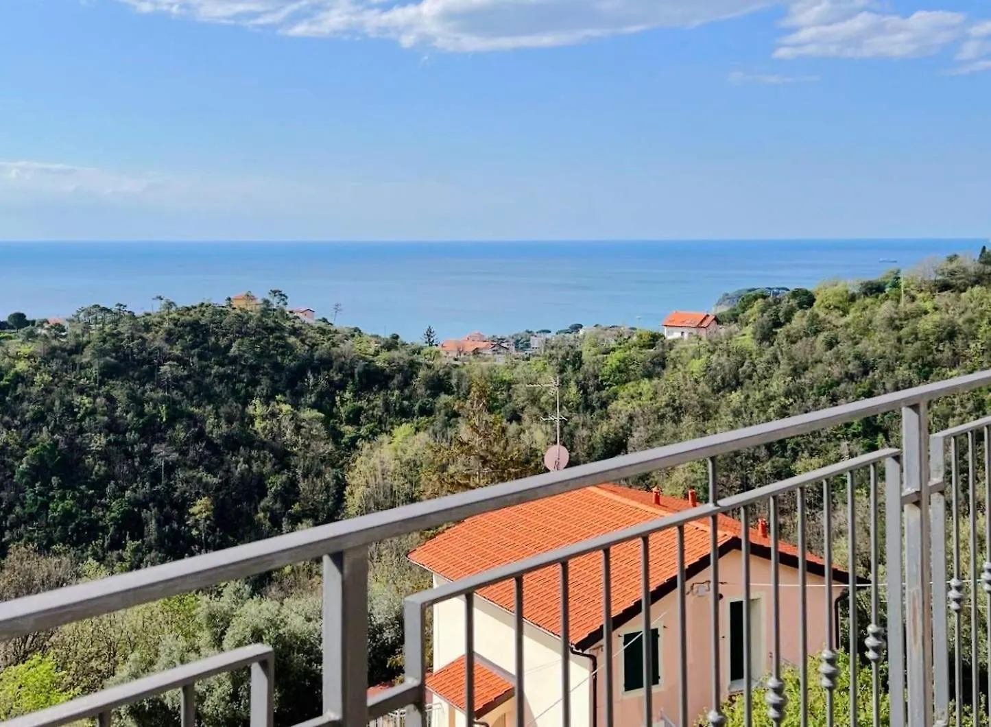 Luminosa Mansarda Con Vista Mare Apartment Varazze