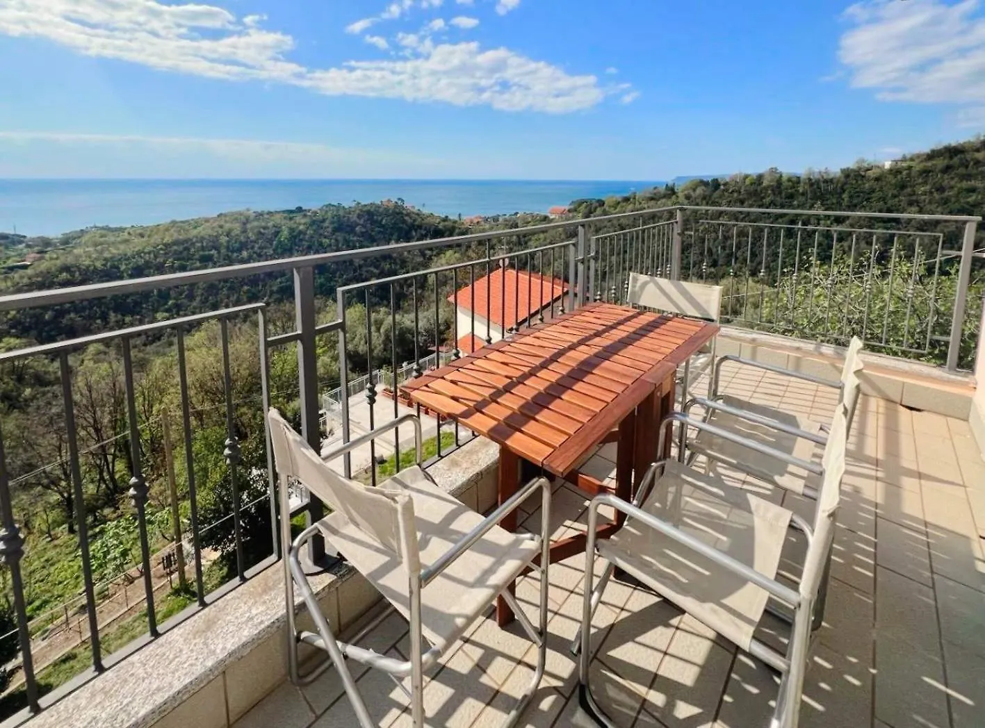 Luminosa Mansarda Con Vista Mare Apartment Varazze