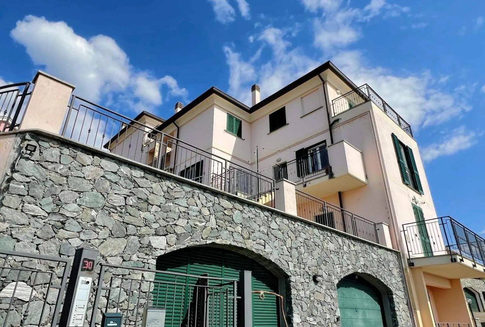 Luminosa Mansarda Con Vista Mare Apartment Varazze